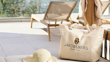 Indoor pool, seasonal outdoor pool, free cabanas, pool umbrellas