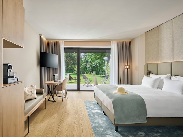 Deluxe Double Room, Balcony | Premium bedding, minibar, iron/ironing board, free WiFi