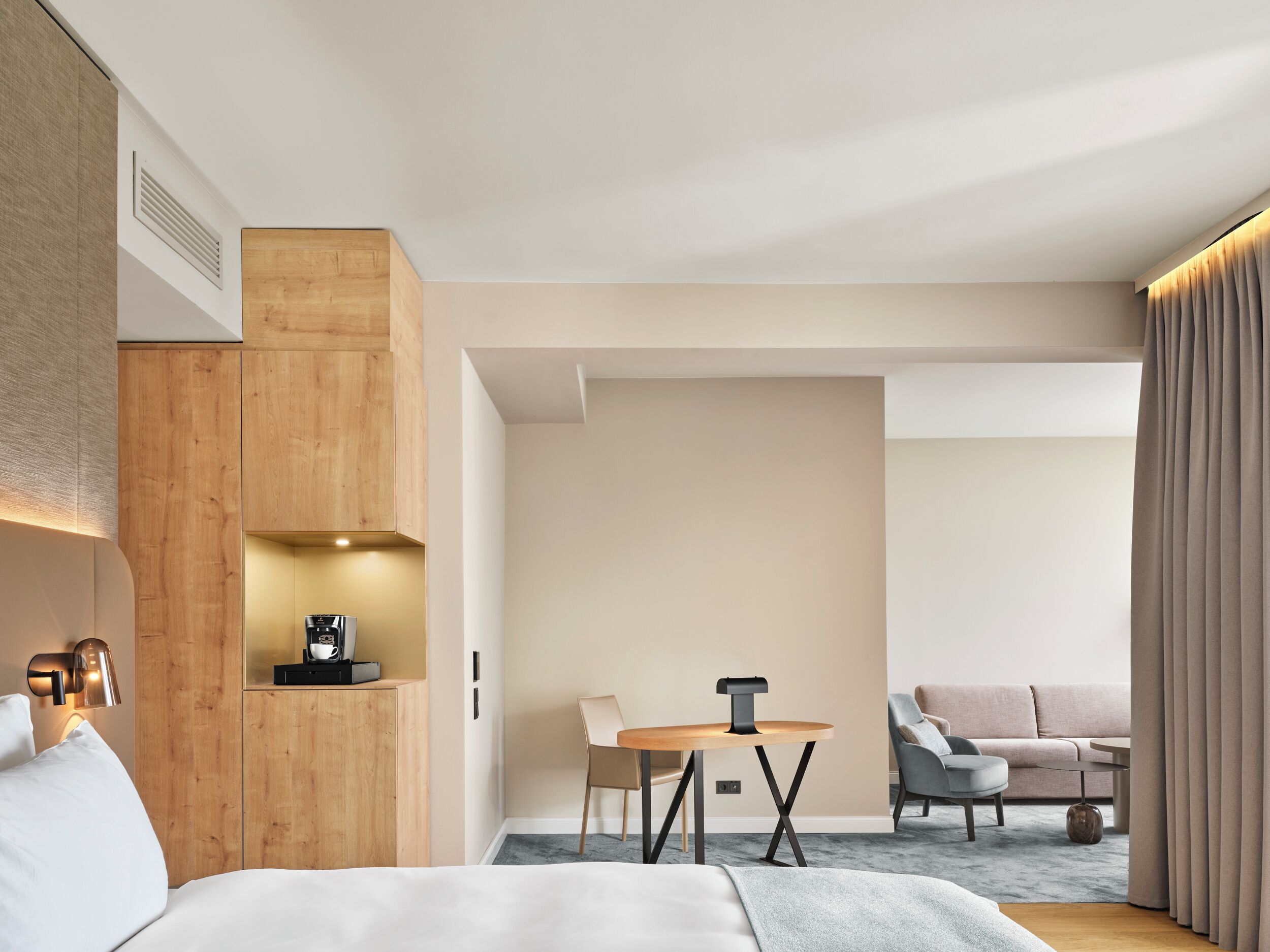 Premium bedding, minibar, iron/ironing board, WiFi (free)