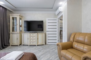 Comfort Apartment, Balcony, Courtyard View | Iron/ironing board, free WiFi - Modern apartment with spacious kitchen (Minsk)