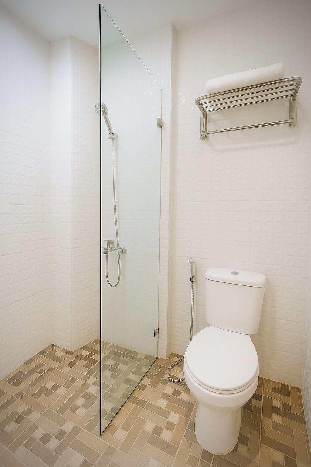Superior Double Room, 1 Queen Bed | Bathroom | Shower, towels, soap, shampoo