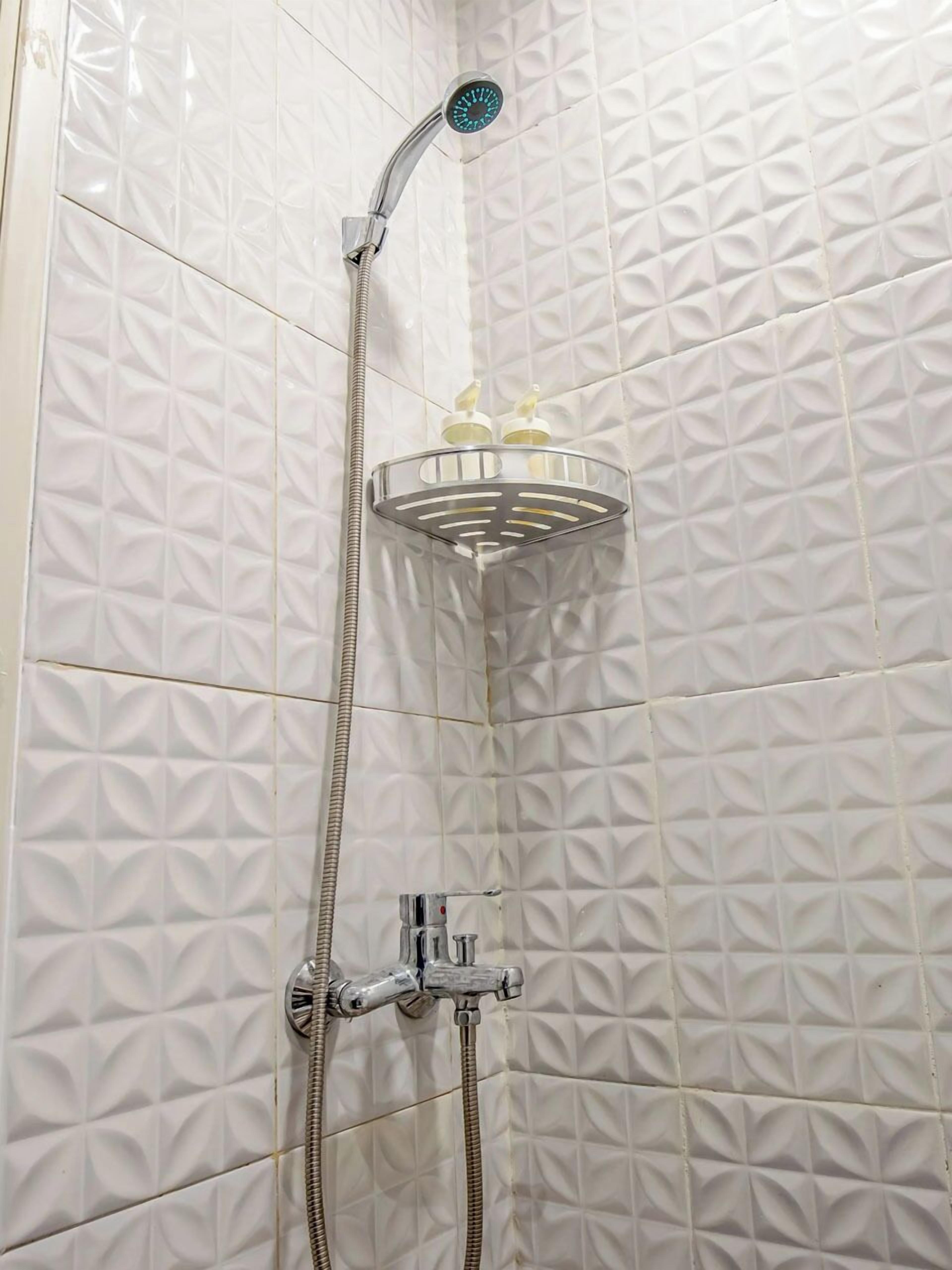 Ducha, toallas, jabón y champú