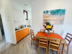 Dining room - Charming Cottage in a Quiet Area (San Michele al Tagliamento)