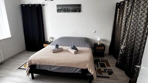 1 bedroom, iron/ironing board, internet, bed sheets