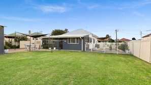 Exterior - Vino Cottage - Retreat with Pool, Hunter Valley (Cessnock)