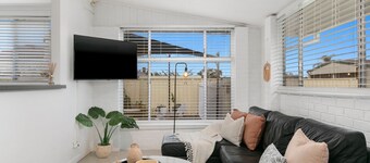 Vino Poolhouse – A Perfect Blend of Comfort and Style