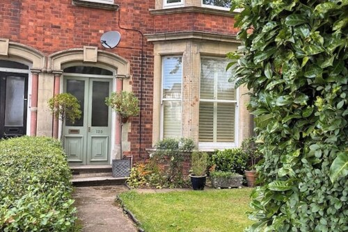 New Victorian 3 Bed Apartment