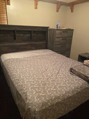 2 soverom og sengetøy