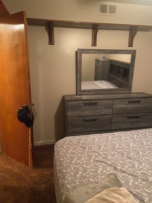 2 soverom og sengetøy