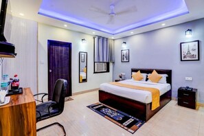 Desk, laptop workspace, blackout curtains, iron/ironing board - Hotel maayra inn (Noida)