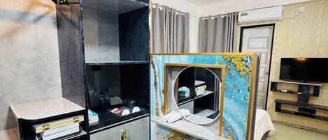 Double Room, Balcony, City View | Iron/ironing board, free WiFi