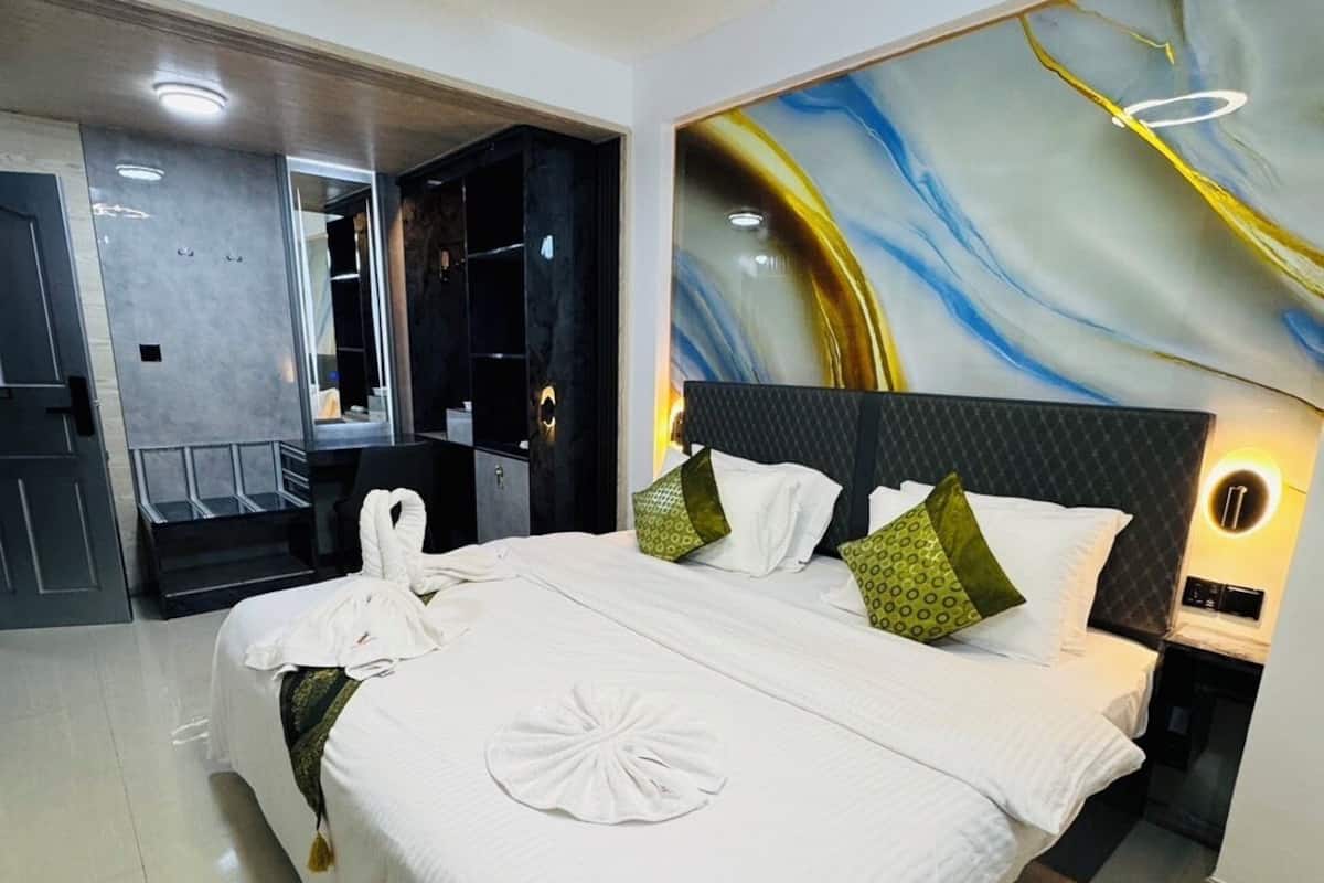 Deluxe Double Room, Balcony, City View | Iron/ironing board, free WiFi