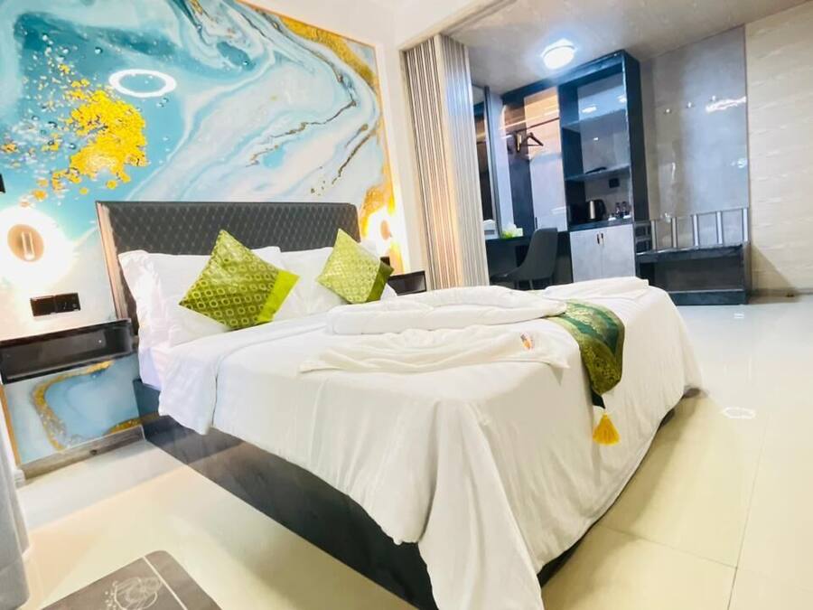 Iron/ironing board, free WiFi