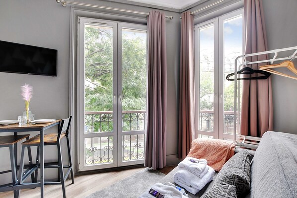 Apartment | Living area - Peaceful Studio - 2P -near the Canal Saint-martin (Paris)