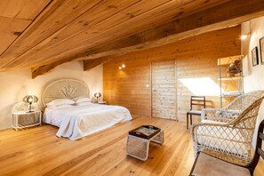 4 bedrooms, WiFi, bed sheets