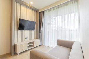 Apartment, Balcony | Living area