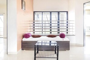 4 bedrooms, iron/ironing board, Internet, bed sheets