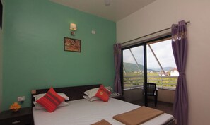 4 bedrooms, iron/ironing board, Internet, bed sheets