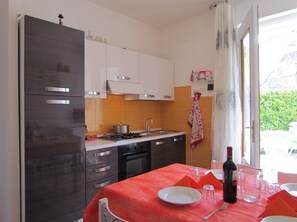 Villa, 2 Schlafzimmer, Terrasse, Gartenblick | Esszimmer