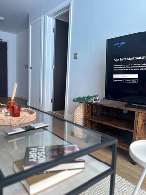 Apartment, 1 Bedroom, City View | Interior