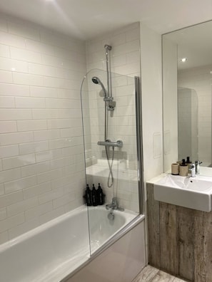 Apartment, 1 Schlafzimmer, Stadtblick | Badezimmer