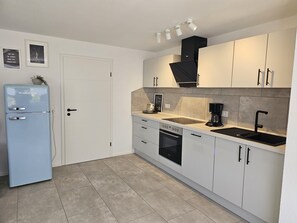 Réfrigérateur, four, plaque de cuisson, lave-vaisselle