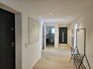 Interior - Apartment 'Alb-Apfel' with Private Terrace, Shared Garden and Wi-Fi (Apfelstetten-Münsingen)