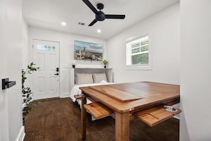 5 bedrooms, desk, iron/ironing board, travel crib