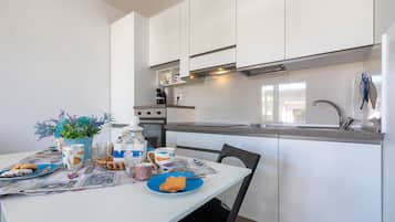 Réfrigérateur, four, plaque de cuisson, lave-vaisselle