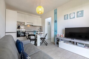 TV - Holiday Home 'Marachele' with Shared Pool, Private Garden, and Air Conditioning (Castelsardo)