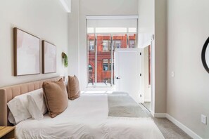 2 bedrooms, desk, iron/ironing board, WiFi