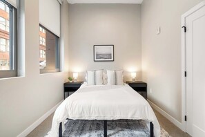 2 bedrooms, desk, iron/ironing board, WiFi - Spacious 2BR CozySuites OTR Downtown #16 (Cincinnati)