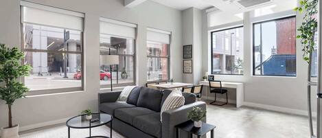 テレビ、書斎 / ワークスペース