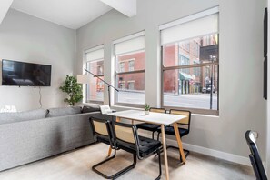 Dining - Spacious 2BR CozySuites OTR Downtown #16 (Cincinnati)