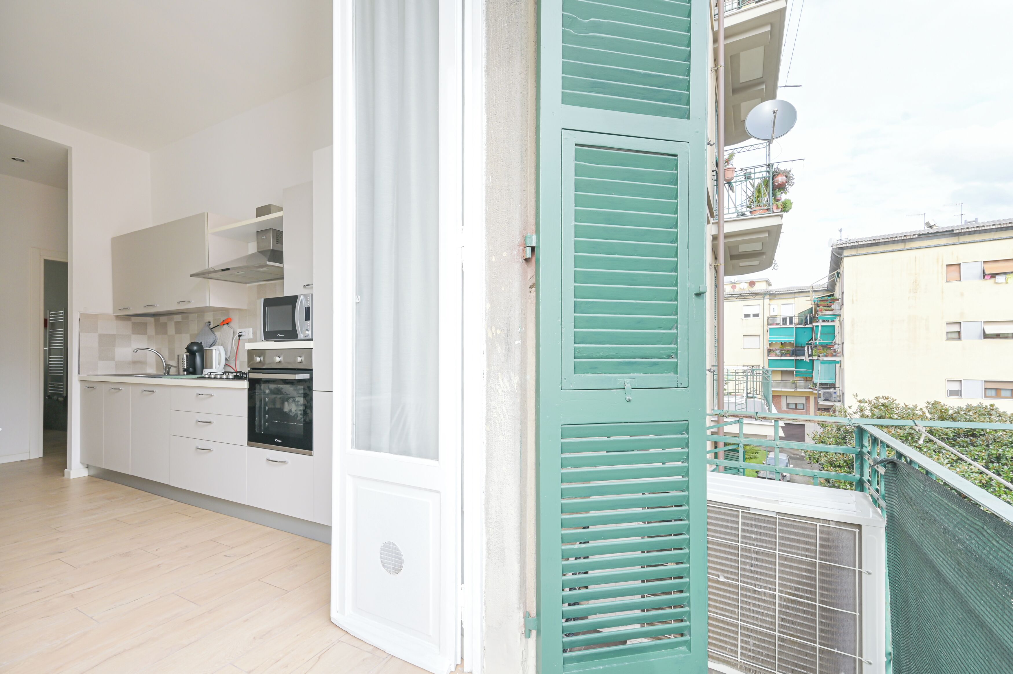 Microonde, forno, piano cottura, lavastoviglie