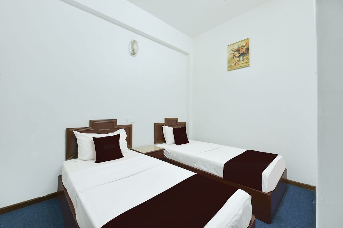 Standard Twin | Premium bedding, desk, free WiFi, bed sheets