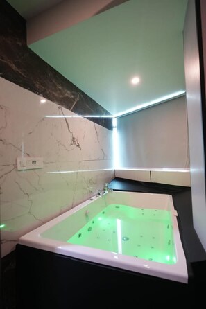 Luxury Single Room | Bathroom - hotel park amber (Hisar)