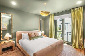 4 bedrooms, desk, iron/ironing board, WiFi