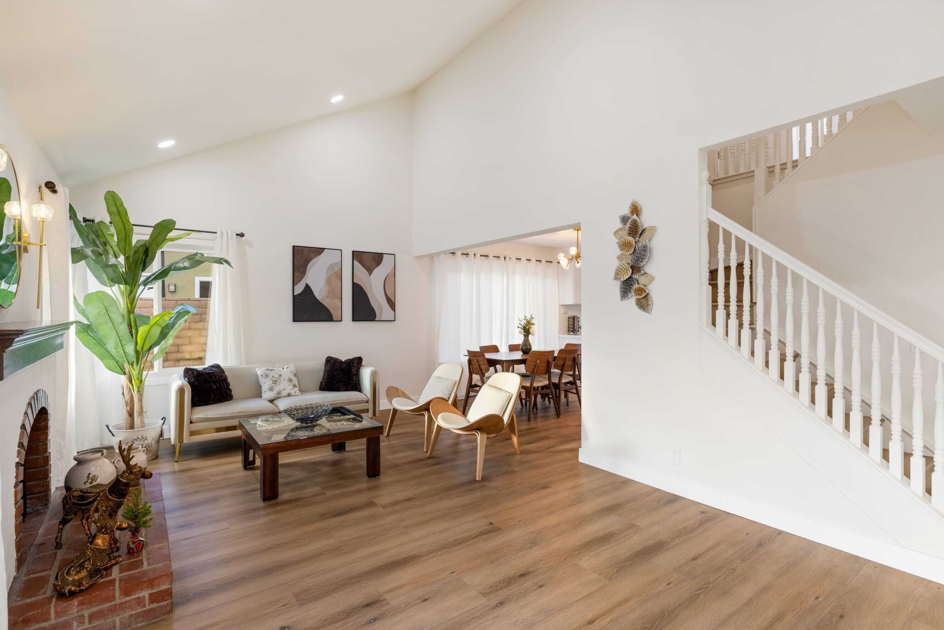 House (4 Bedrooms) | Living area | 43-inch flat-screen TV with cable channels, fireplace