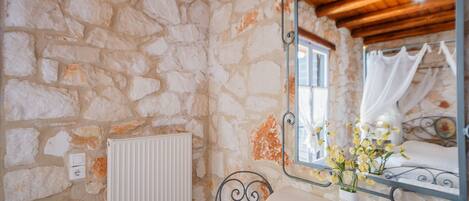 Fer et planche à repasser, Wi-Fi gratuit, draps fournis