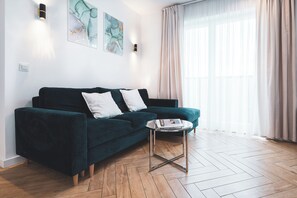 Apartment, Balcony, Courtyard View | Living area