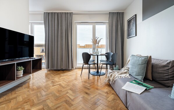 Apartment, Balcony | Living area