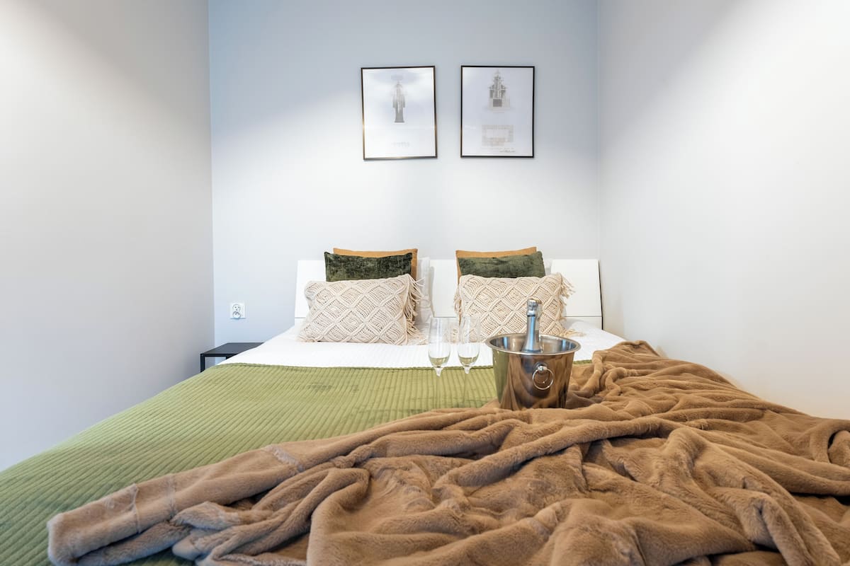 Deluxe Apartment, Balcony, City View | Soundproofing, iron/ironing board, cribs (surcharge), WiFi (free)