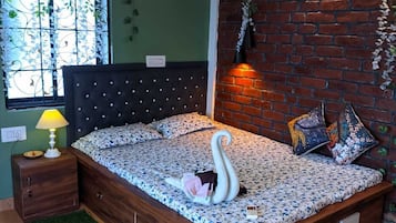 Deluxe Double Room, City View | In-room safe, soundproofing, iron/ironing board, free WiFi
