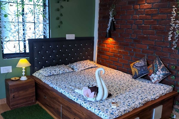 Deluxe Double Room, City View | In-room safe, soundproofing, iron/ironing board, free WiFi