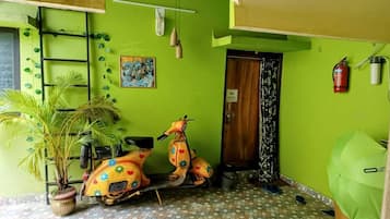 Két bảo mật tại phòng, phòng cách âm, bàn ủi/dụng cụ ủi quần áo