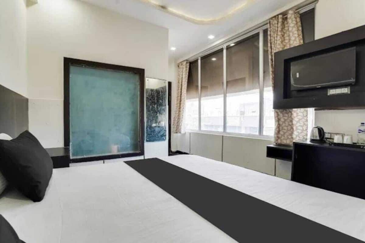 Deluxe Double Room, City View | In-room safe, desk, soundproofing, iron/ironing board