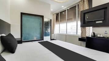 Deluxe Double Room, City View | In-room safe, desk, soundproofing, iron/ironing board