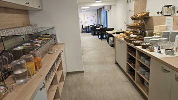 Free daily continental breakfast