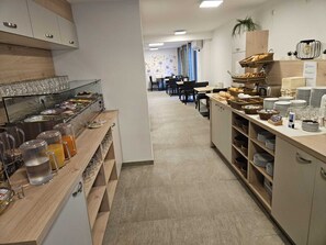 Free daily continental breakfast
